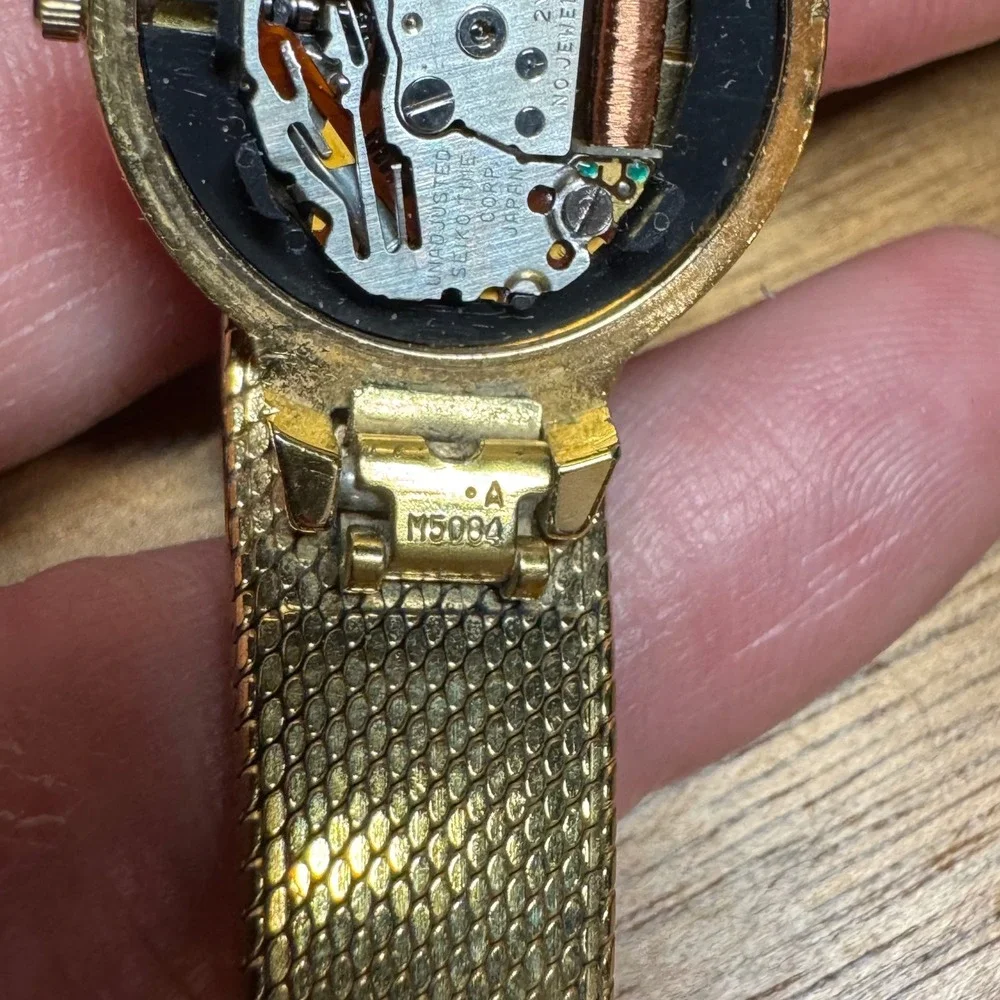 Vintage Seiko Quartz Ladies Watch Black Dial Gold Tone Mesh Band 2Y00-2080 R